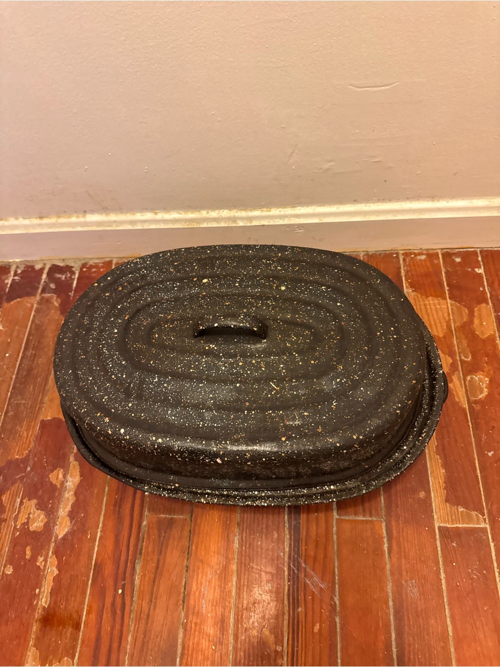 Speckled Black Turkey Roaster with Lid - Classic Oven-to-Table Roasting Pan - Picture 4 of 4